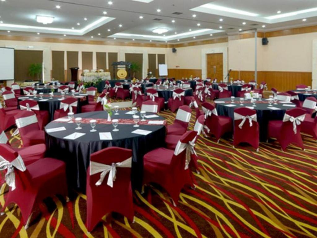 Grand Cempaka Business Hotel Jakarta Exterior photo